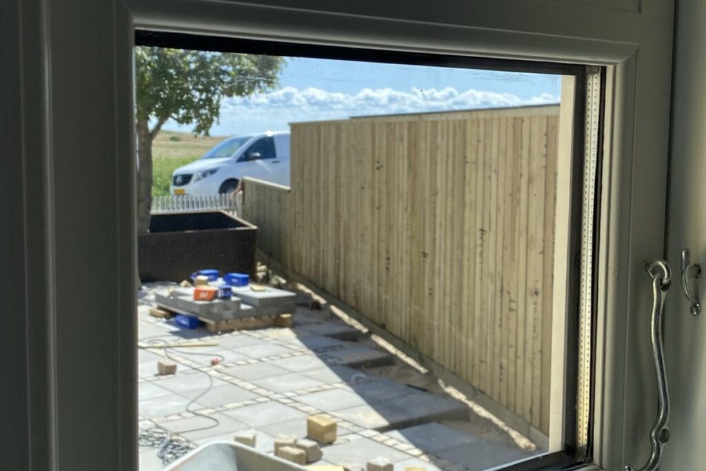 Nymonteret vinduesparti set indefra i Skagen